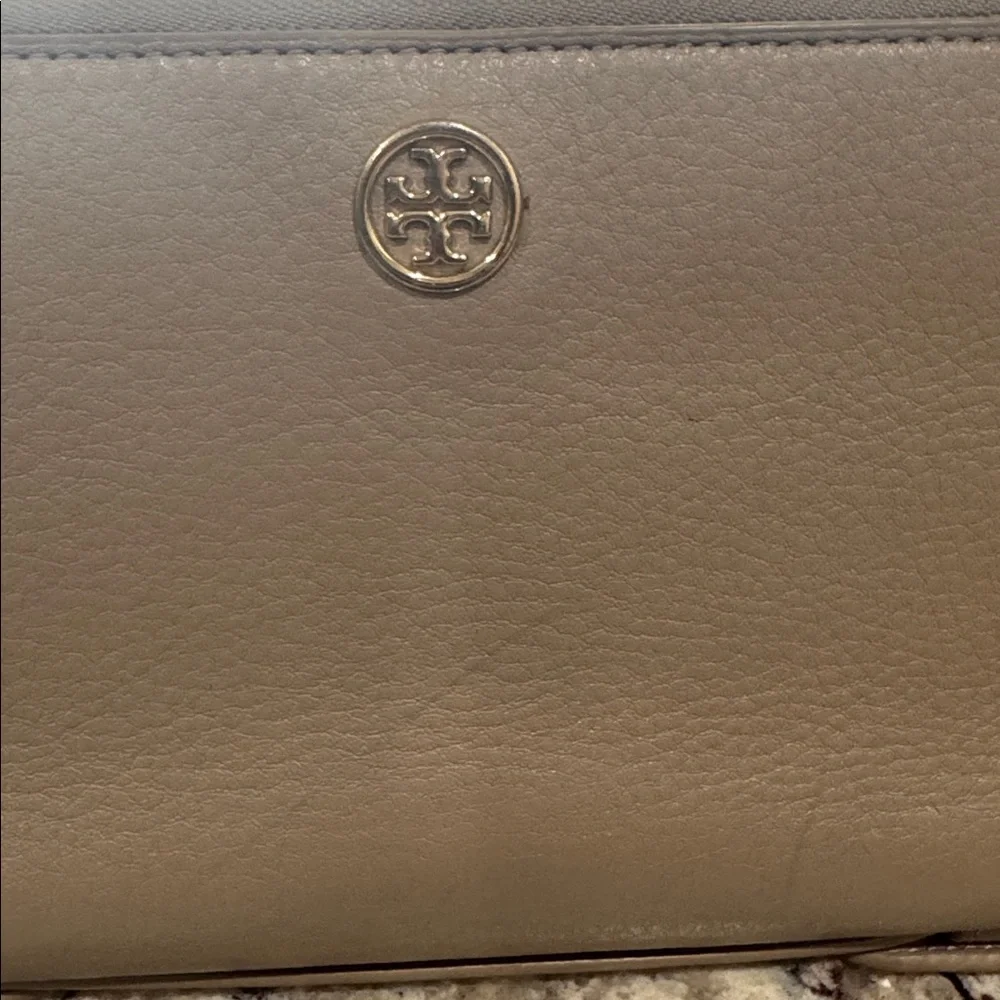 Tory Burch Beige Leather clutch